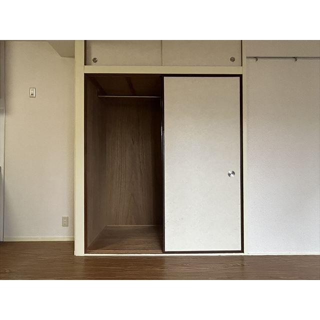 コートⅡトリイ 奥行きのある収納