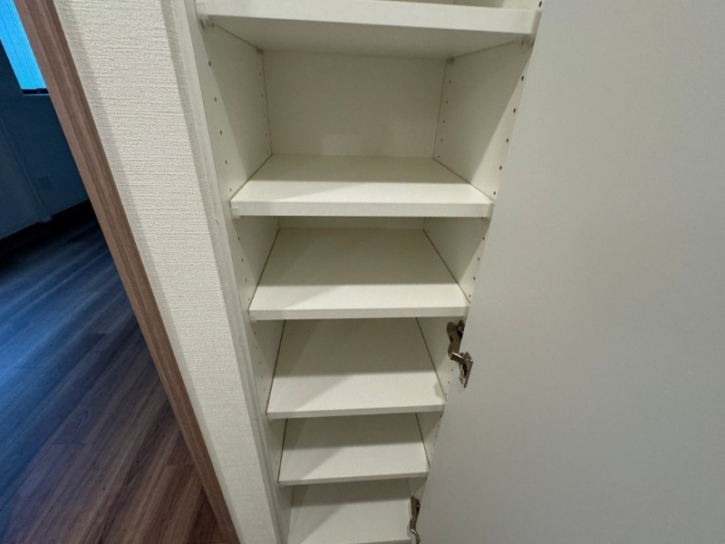 CREALpremier笹塚1階 下足入れ