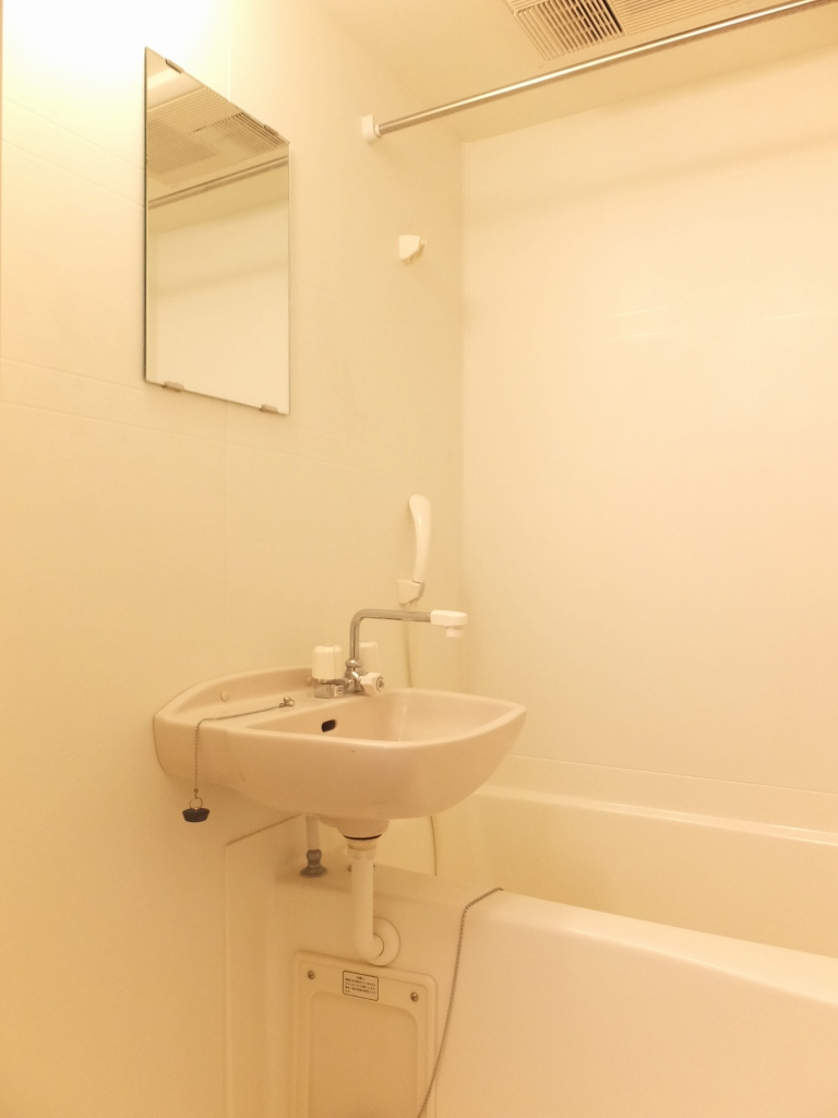 レオパレスアロージョ208号室 浴室換気乾燥機能付き