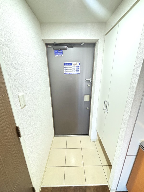 レジディア新横浜6階 玄関