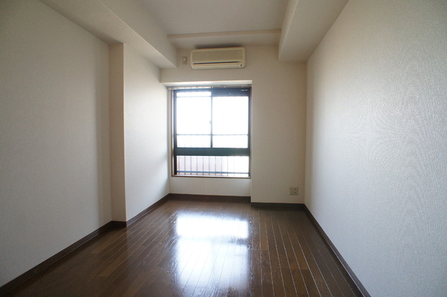 パークヒルズ和光0302号室 個人の部屋や寝室として使える洋室です