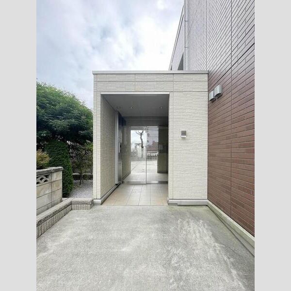 ブラウンヒルズ エントランス