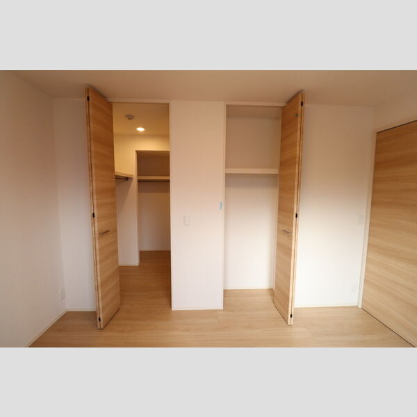 ア　レーズ101号室 ウォークインクローゼット★物入