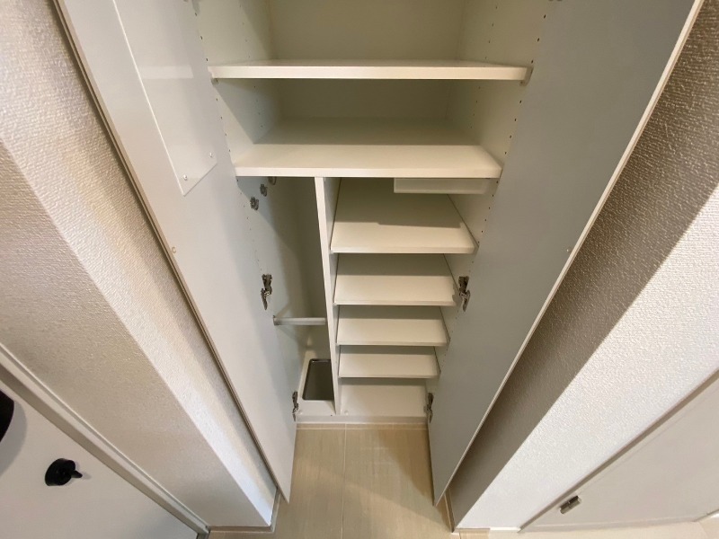 TFレジデンス川崎殿町EAST5階 下足入れ