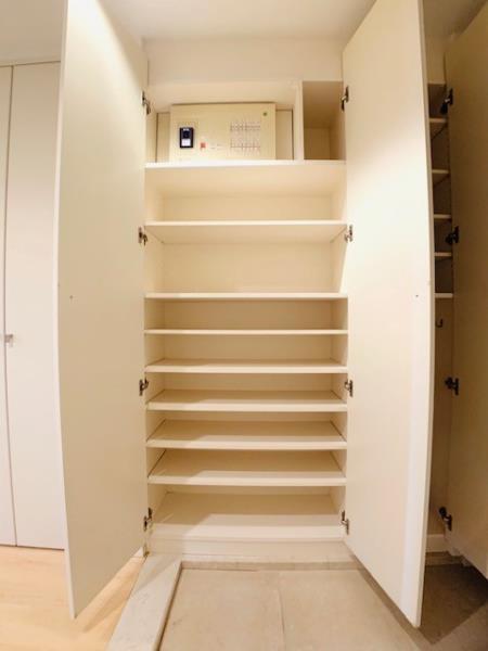 アパートメンツ東山5階 リビング