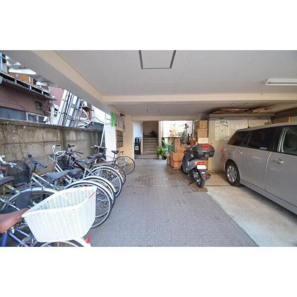 DEMOLA　KIRI山王207号室 駐車場