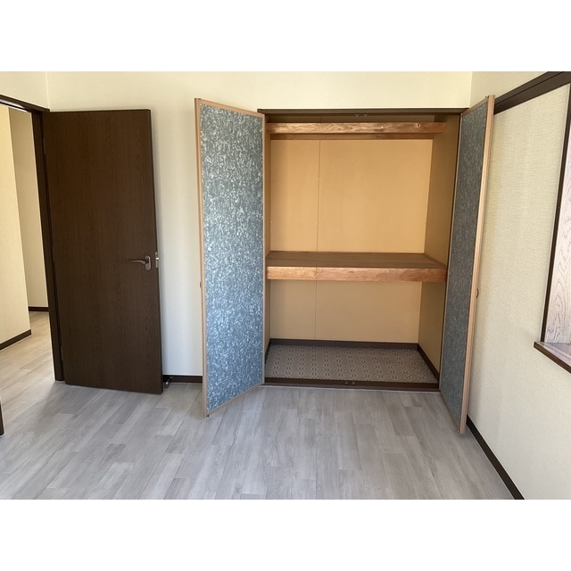 グランデュール瀬戸岡201号室 内観