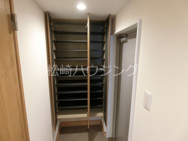 blue palette 中野平和の森 玄関