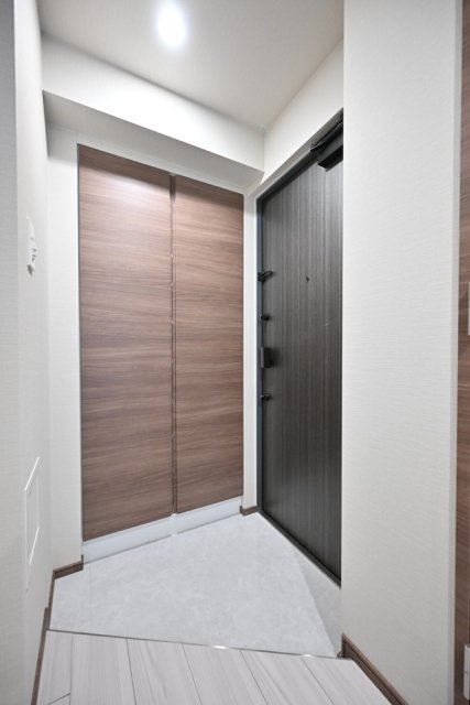 ＧＲＡＮＳＩＴＥ　ＮＡＫＡＭＥＧＵＲＯ10階 玄関