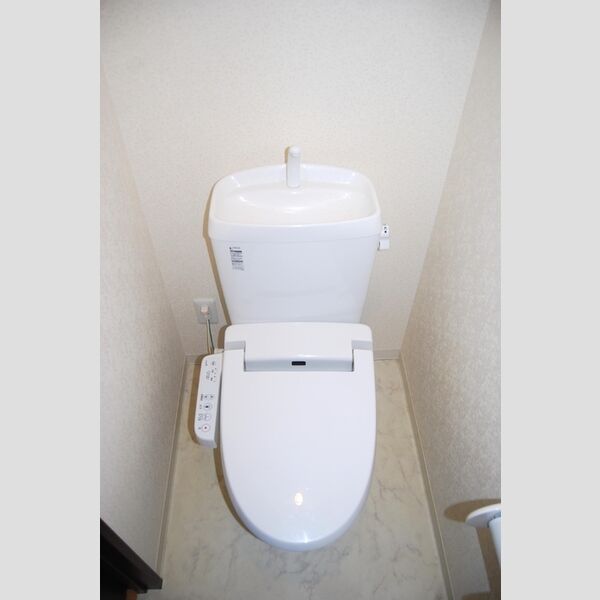 ガーデンコート 温水洗浄暖房便座付きトイレ