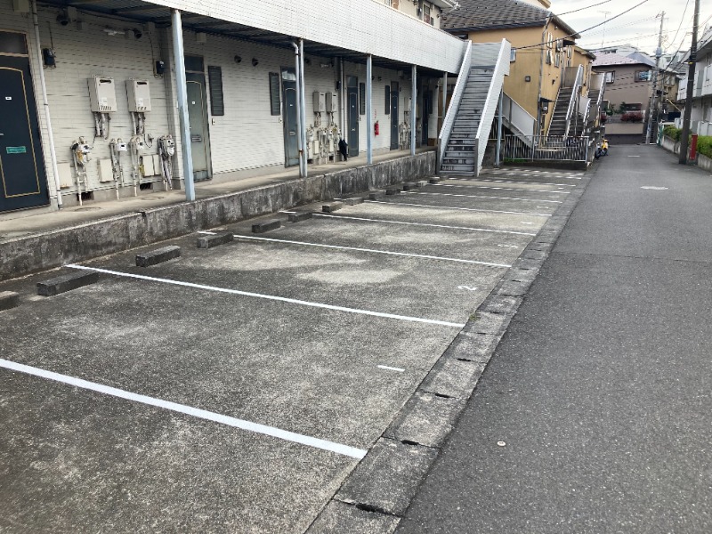 エステート長津田Ⅴ2階 駐車場