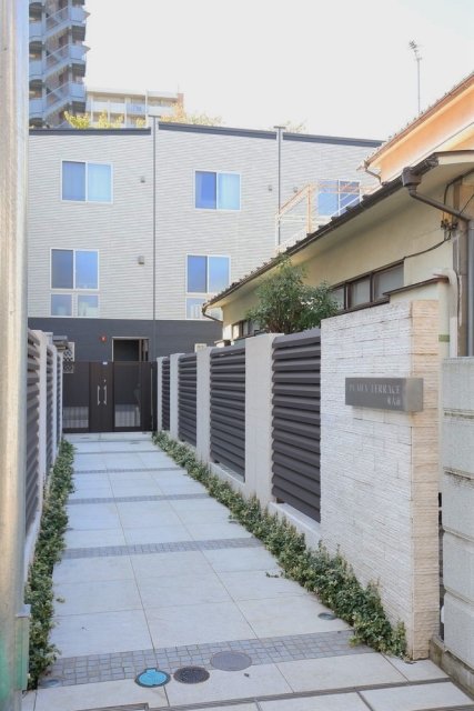 プラハテラス東大前 エントランス