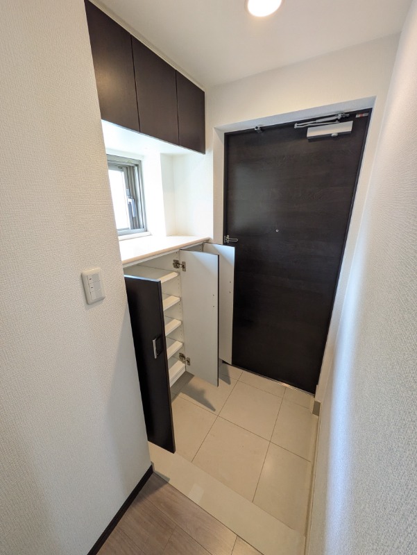 パークフラッツ市谷台町坂 玄関