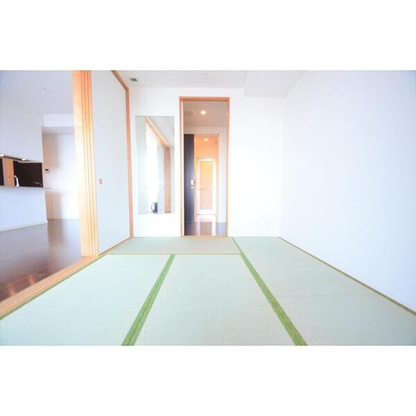 プラウドタワー千代田富士見2806号室 リビング