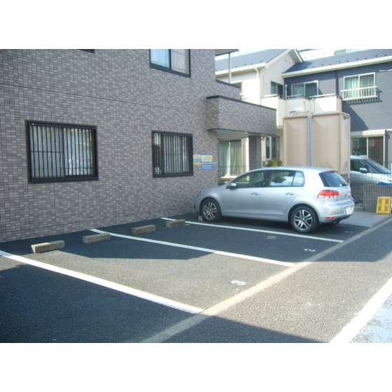 ファミーユコート恩田Ｂ棟0302号室 駐車場