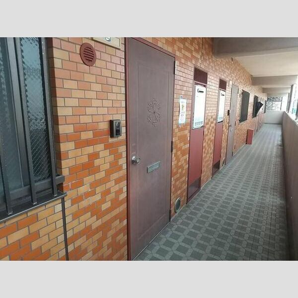 長瀬第三マンション エントランス