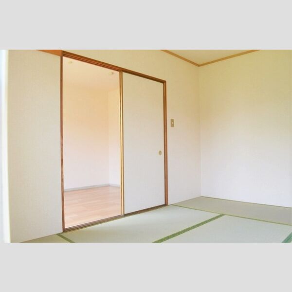 サニーコーポ富士見B102号室 和室(別角度)