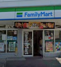 竹山団地1304棟 【コンビニエンスストア】ファミリーマート 竹山団地店まで290ｍ