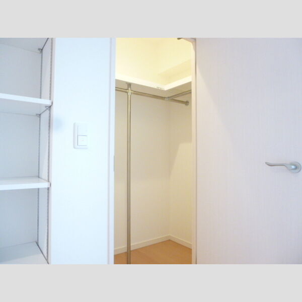 クレアガーデン401号室 収納