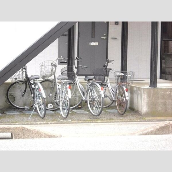 メープルリーフ105号室 駐輪場