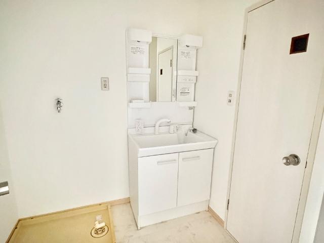 ロイヤルメゾン高森103号室 洗面