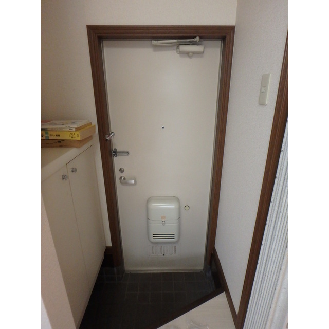 フロンティアⅠＣ棟101号室 玄関