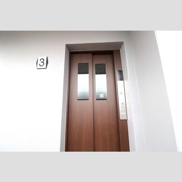 Freesia エレベーター