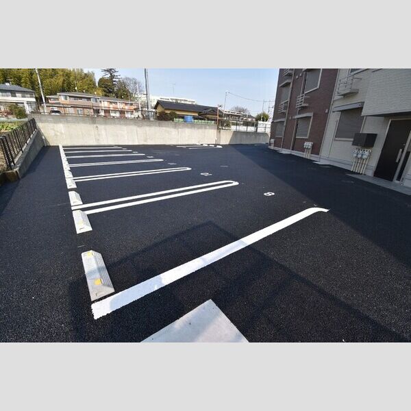 トリア　テュラー107号室 駐車場