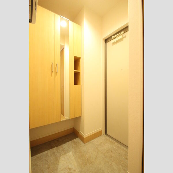 コルノリザイア 101号室　玄関
