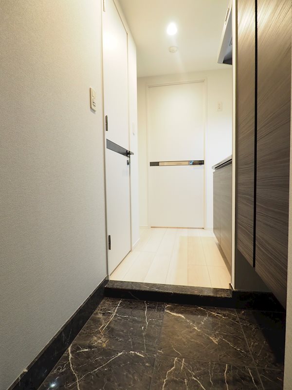 レジディア目黒Ⅳ 玄関