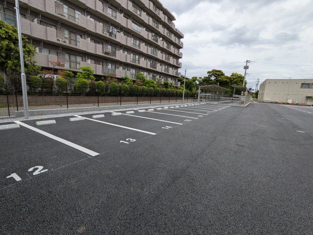 ケイディーエックスレジデンス原木中山0505号室 駐車場
