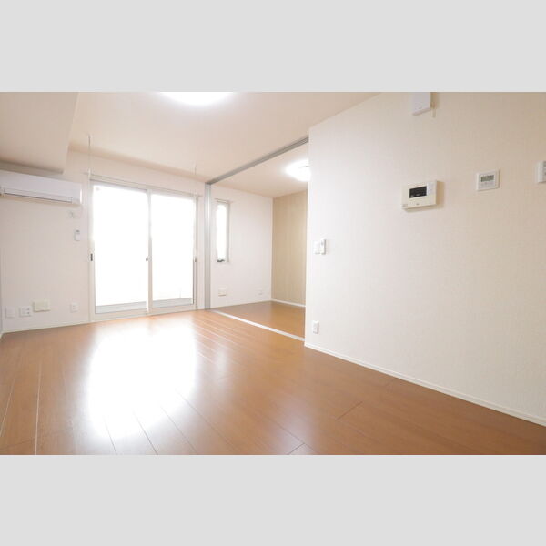 イルソーレ吉川美南　ヴェルデ リビング・洋室