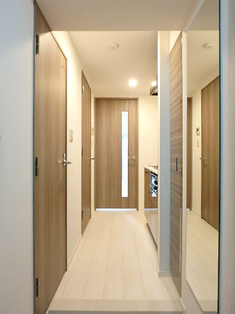 グランド・ガーラ立川 収納もある玄関です