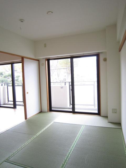 ヴィオレ湘南0301号室 ６．０帖の和室です。