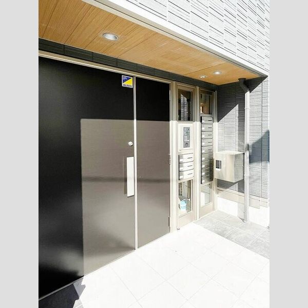 ルリアン西新井本町 エントランス