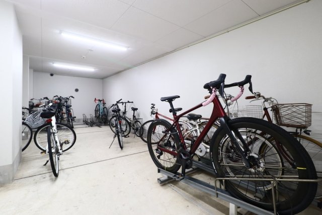 ヴィータローザ新江古田1階 駐輪場