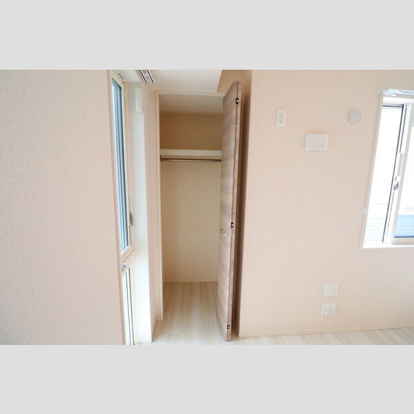 メゾンヴィクトワール梶ヶ谷103号室 クローゼット