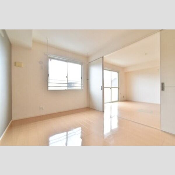 south wind202号室 居室とリビングダイニング