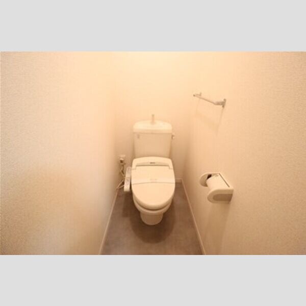 クロスクローバーⅢ103号室 温水洗浄暖房便座