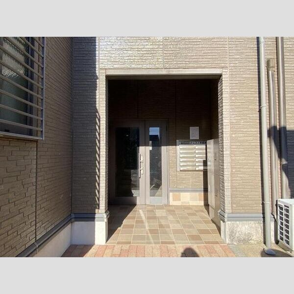 クレスト宇奈根205号室 エントランス