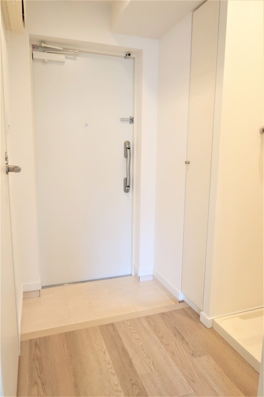 マーレ横浜白金7階 玄関