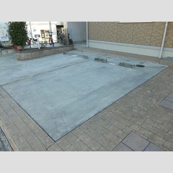 ガーデンヒルズ　EAST302号室 駐車場