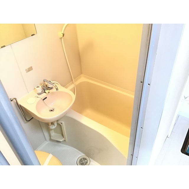 シャトール田口片倉202号室 内観