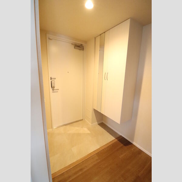 IS(イズ)1303号室 玄関