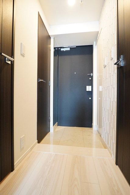 ドゥ・トゥール　イースト棟 玄関