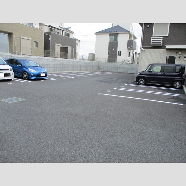 ボヌールヴィー106号室 駐車場