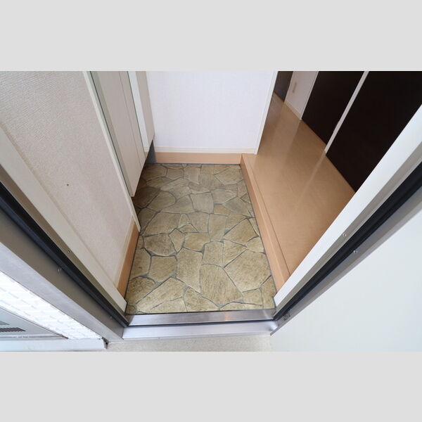 カンピエーレ106号室 玄関