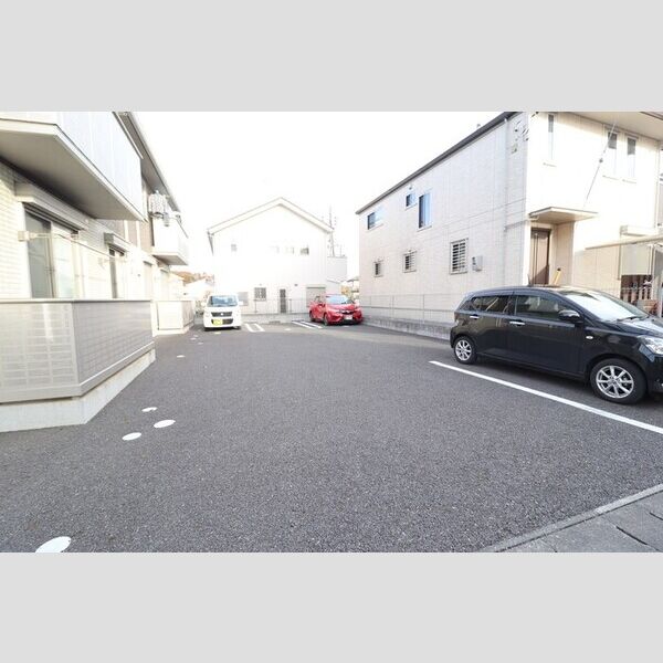 ラヴィール 駐車場