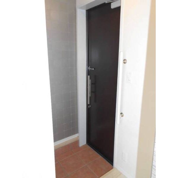 ウイングガーデンB棟 玄関