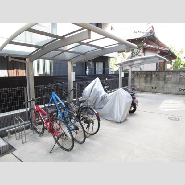 フラーリッシュ203号室 駐輪場